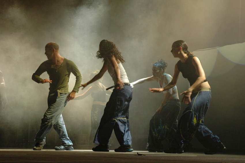 J'ai abandonné très tôt la danse, mais j'aime beaucoup voir les corps s'exprimer ainsi.