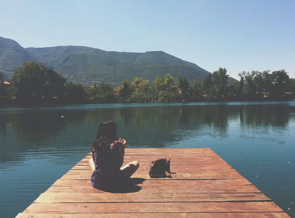 woman-pier-lunch